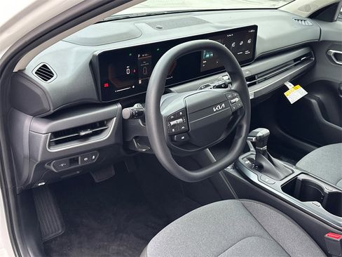 New 2025 Kia K4 LXS image 14