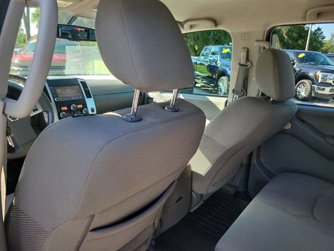 Used 2021 Nissan Frontier SV w/ Midnight Edition Floor Mats AWD/4WD image 12