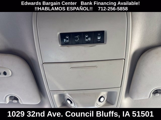 Used 2016 Chrysler Town & Country Touring FWD image 19