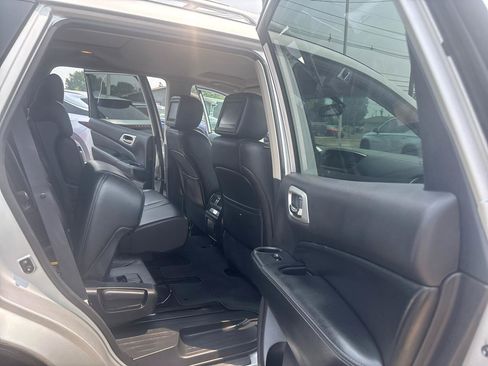 Used 2017 Nissan Pathfinder Platinum w/ Family Entertainment Package AWD/4WD image 12