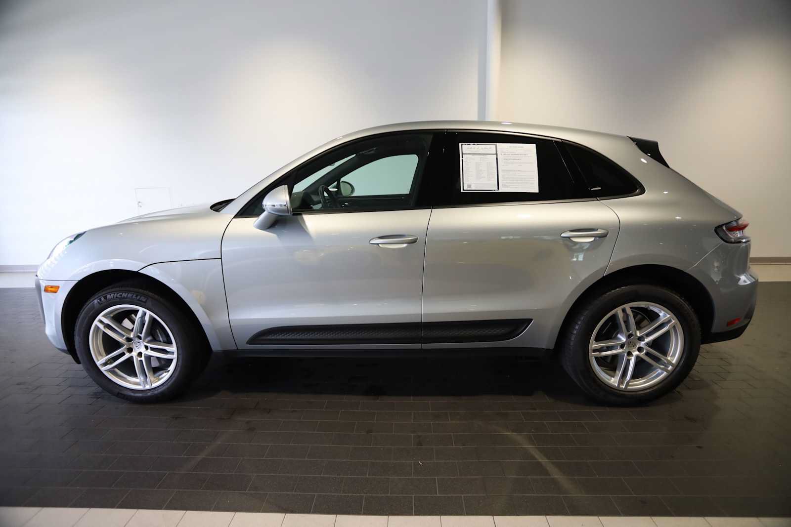 Used 2025 Porsche Macan AWD/4WD image 2
