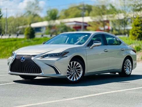 Used 2021 Lexus ES 300h w/ Accessory Package FWD image 1