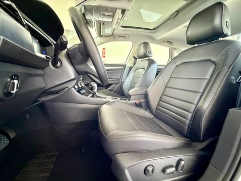 Used 2023 Volkswagen Jetta SE w/ Panoramic Sunroof Package FWD image 21
