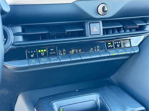 Used 2023 Toyota Crown Limited image 15