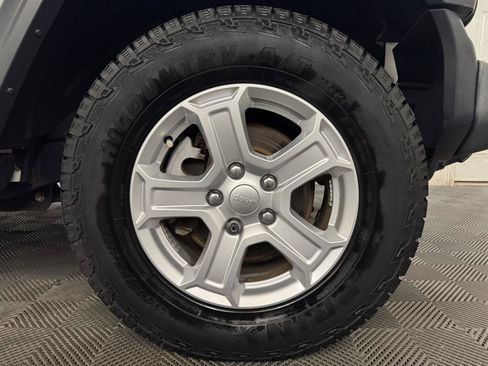 Used 2019 Jeep Wrangler Unlimited Sport S AWD/4WD image 25