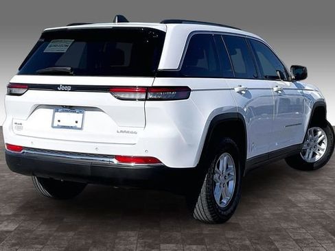 Used 2023 Jeep Grand Cherokee Laredo AWD/4WD image 2