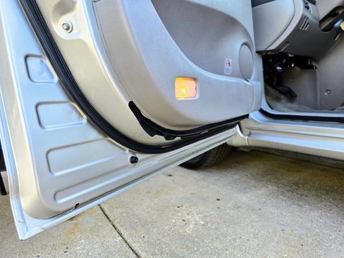 Used 2010 Toyota Sienna LE FWD image 17