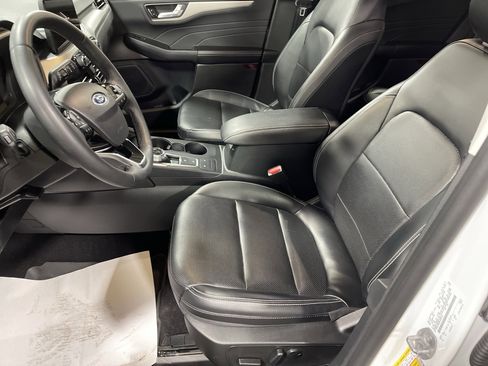 Used 2022 Ford Escape SEL w/ Technology Package image 9