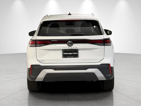 New 2026 Volkswagen Tiguan SE FWD image 4