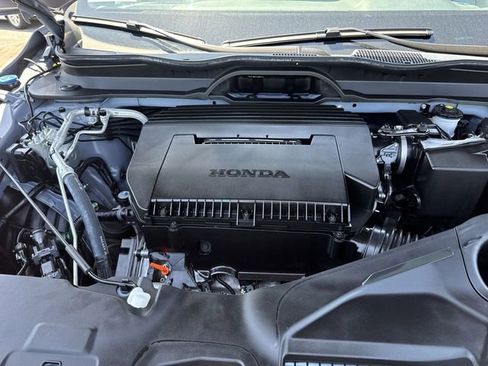 Certified 2025 Honda Pilot TrailSport image 30