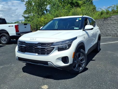 Certified 2024 Kia Seltos LX AWD/4WD image 3
