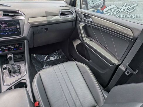 Certified 2022 Volkswagen Tiguan SE R-Line FWD image 18