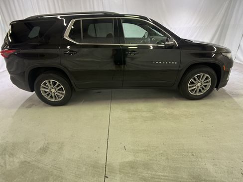 Used 2023 Chevrolet Traverse LT FWD image 12