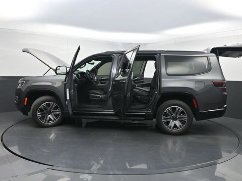 Used 2022 Jeep Wagoneer Series III w/ Convenience Group I AWD/4WD image 46