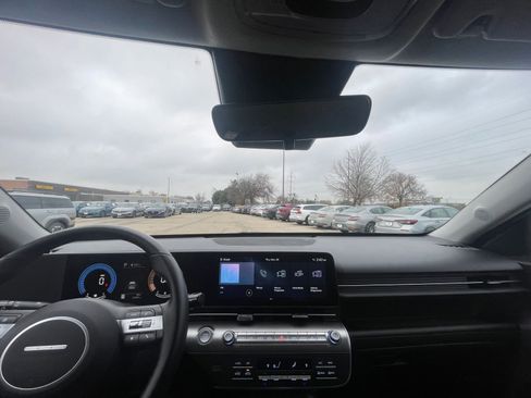 Used 2025 Hyundai Kona SEL image 33