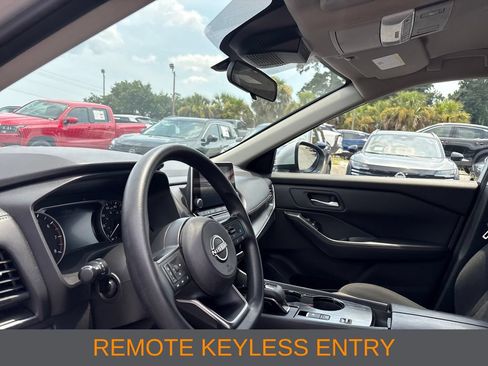 Used 2024 Nissan Rogue SV FWD image 5