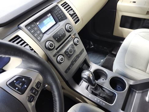 Used 2019 Ford Flex SE image 28