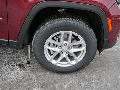 New 2026 Jeep Grand Cherokee Laredo w/ Trailer Tow Package AWD/4WD image 9