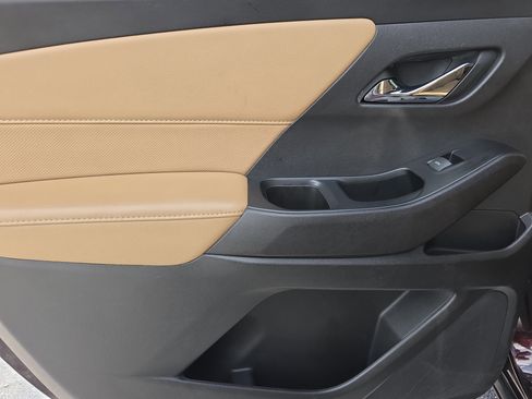 Used 2023 Chevrolet Traverse Premier image 14