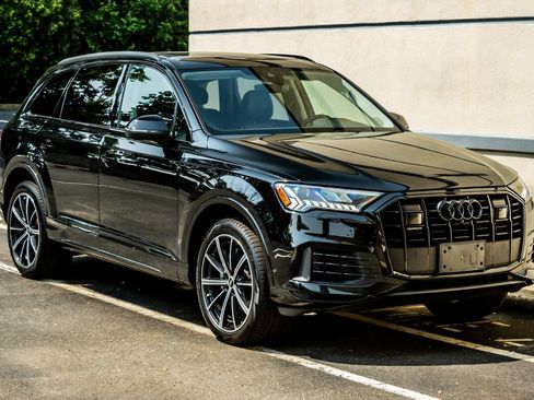 Used 2023 Audi Q7 3.0T Premium Plus w/ Premium Plus Package AWD/4WD image 10