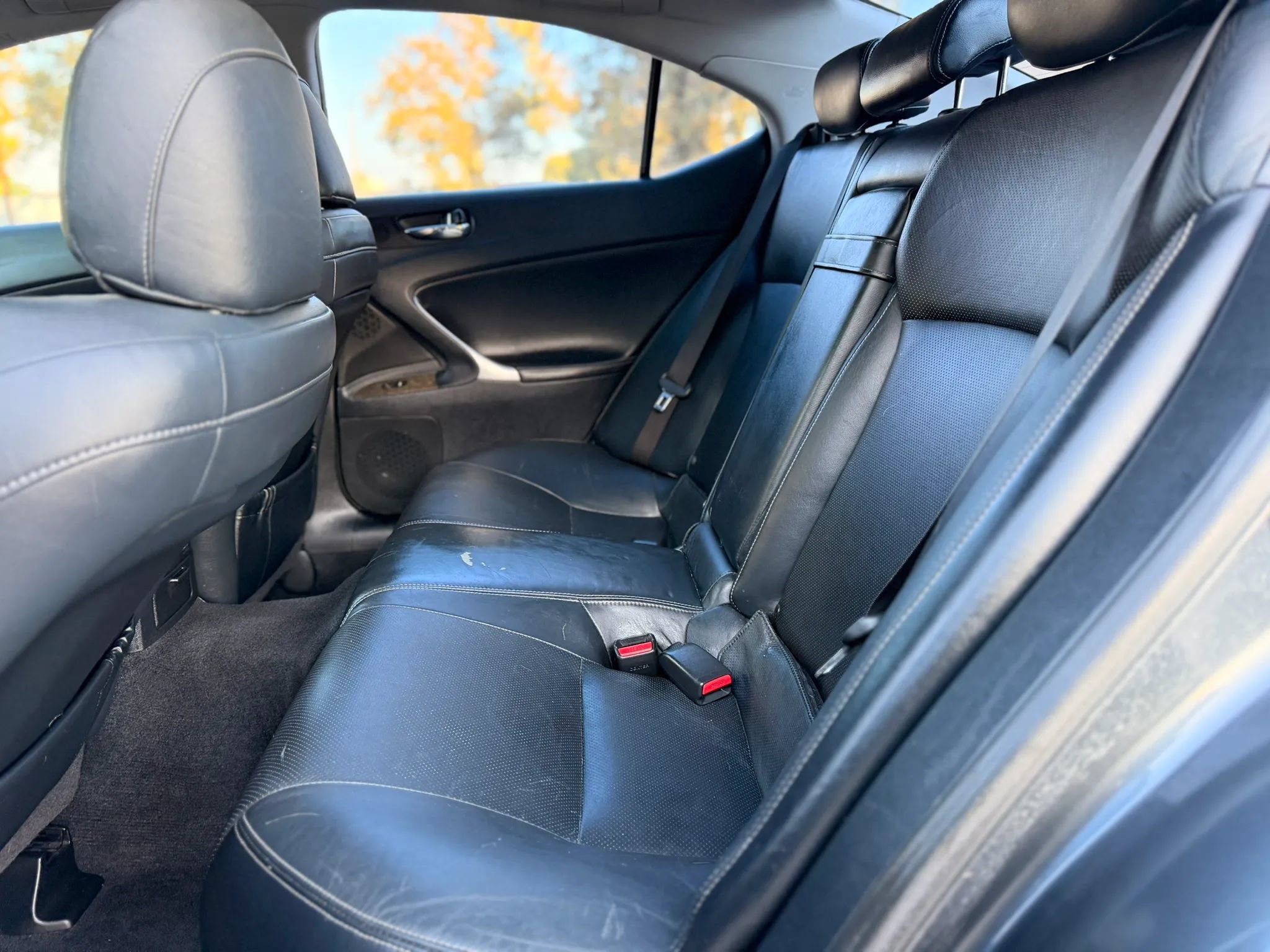 Used 2010 Lexus IS 250 w/ Preferred Accessory Package RWD image 9