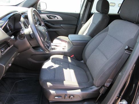 Certified 2022 Chevrolet Traverse LT w/ LPO, Floor Liner Package AWD/4WD image 9