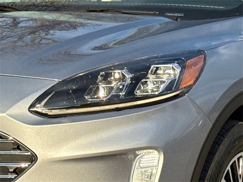 Certified 2022 Ford Escape Titanium image 4