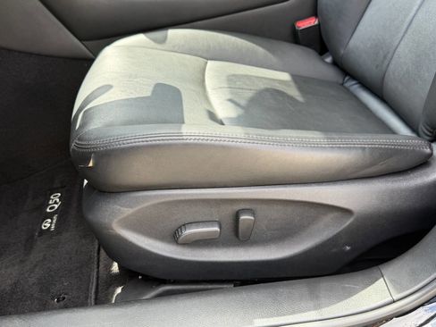 Used 2017 INFINITI Q50 Signature Edition w/ All Weather Package (L93) image 5