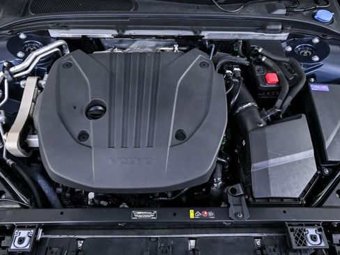 Certified 2025 Volvo V60 B5 Cross Country Ultra image 36