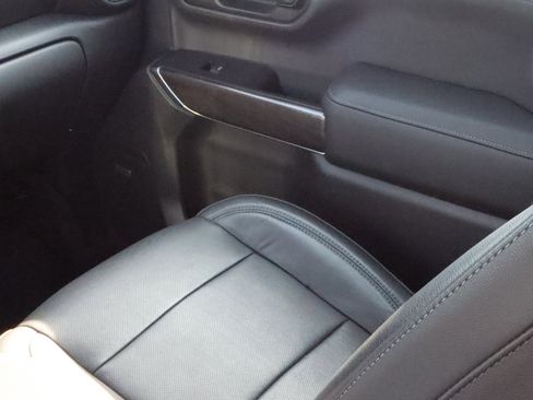 Used 2019 Chevrolet Silverado 1500 LTZ AWD/4WD image 12