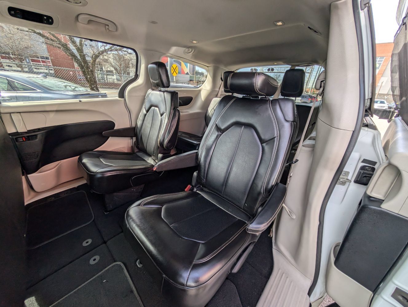 Used 2020 Chrysler Voyager Lxi FWD image 18