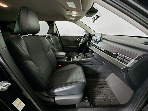 Used 2024 Mitsubishi Outlander SE image 32
