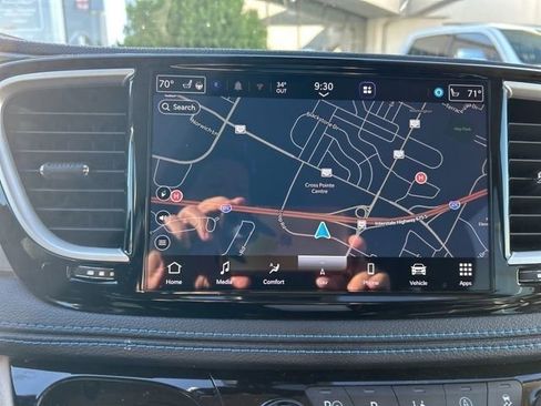 Used 2021 Chrysler Pacifica Touring-L w/ Premium & Safety Sphere Group image 23