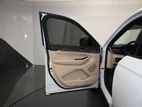 Used 2023 Jeep Grand Cherokee L Limited RWD image 10