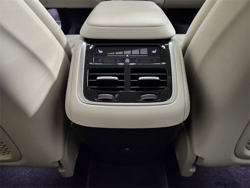 New 2026 Volvo XC90 B6 Ultra w/ Protection Package image 31