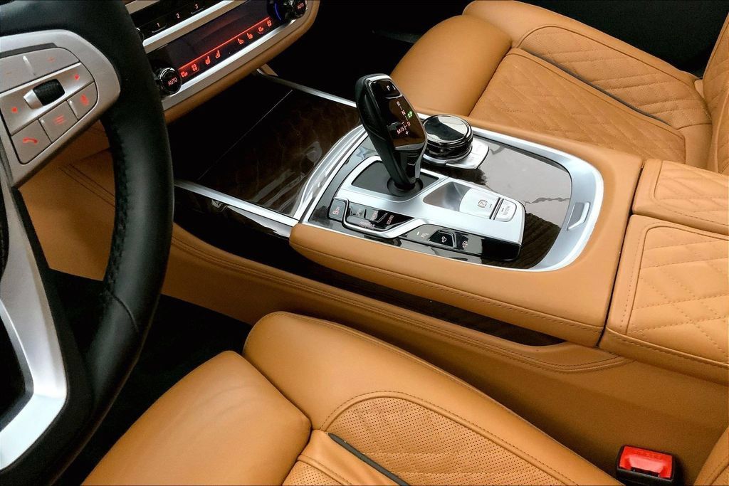 Used 2022 BMW 750i xDrive w/ Luxury Rear Seating Package AWD/4WD image 22