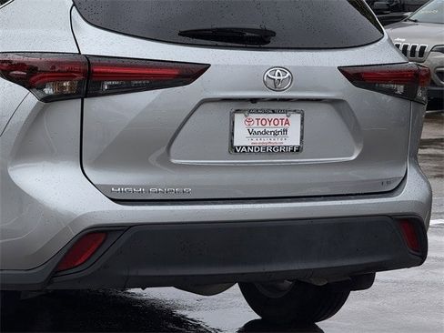 Used 2024 Toyota Highlander LE image 6
