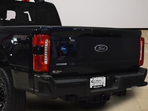Used 2023 Ford F250 Lariat w/ Sport Appearance Package AWD/4WD image 35