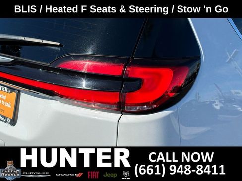 Used 2024 Chrysler Pacifica Touring-L FWD image 19