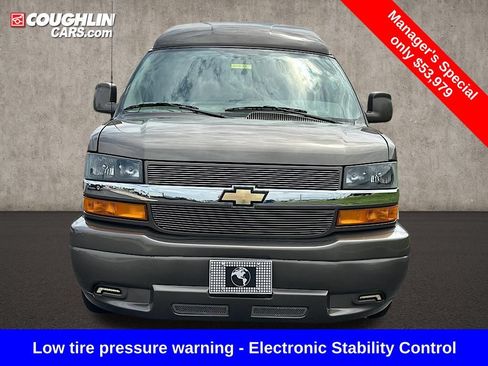 Used 2023 Chevrolet Express 2500 RWD image 2