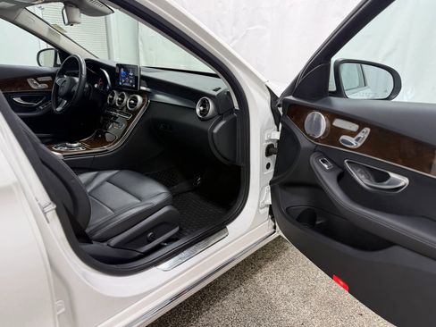 Used 2017 Mercedes-Benz C 300 4MATIC Sedan image 23