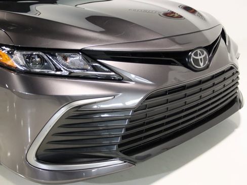 Used 2023 Toyota Camry LE image 24