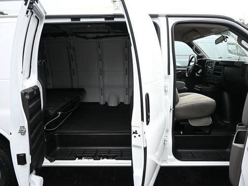 Used 2022 Chevrolet Express 2500 w/ Driver Convenience Package image 18