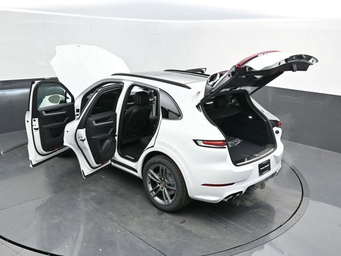 New 2025 Porsche Cayenne image 49