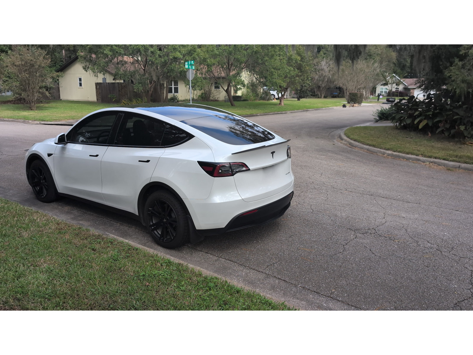 Used 2023 Tesla Model Y Long Range AWD/4WD image 2