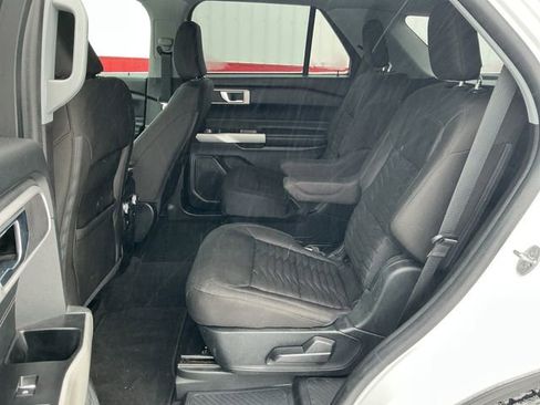 Used 2021 Ford Explorer XLT image 37