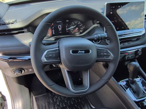 New 2026 Jeep Compass Latitude image 16