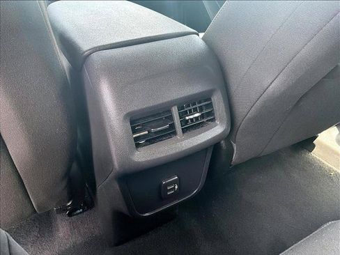 Used 2021 Chevrolet Equinox LS FWD image 25