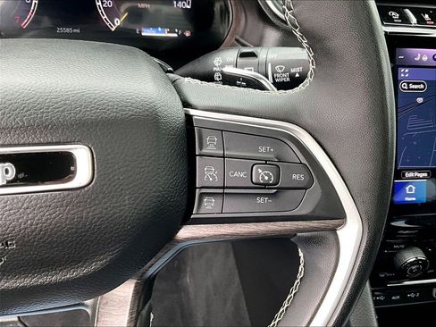 Used 2024 Jeep Grand Cherokee Limited AWD/4WD image 24