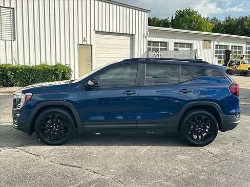 Certified 2022 GMC Terrain SLE w/ Driver Convenience Package FWD image 7